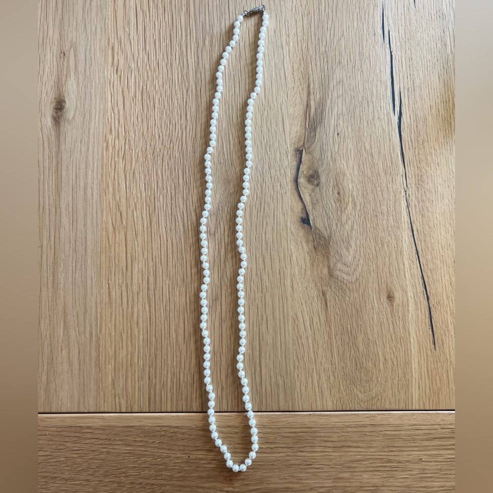 Pearl string necklace